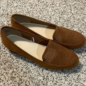 Liz Claiborne Brown Suede Loafers women’s size 8